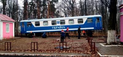 Подъём вагона состава 'Украина'  - подготовка к дефектоскопии
