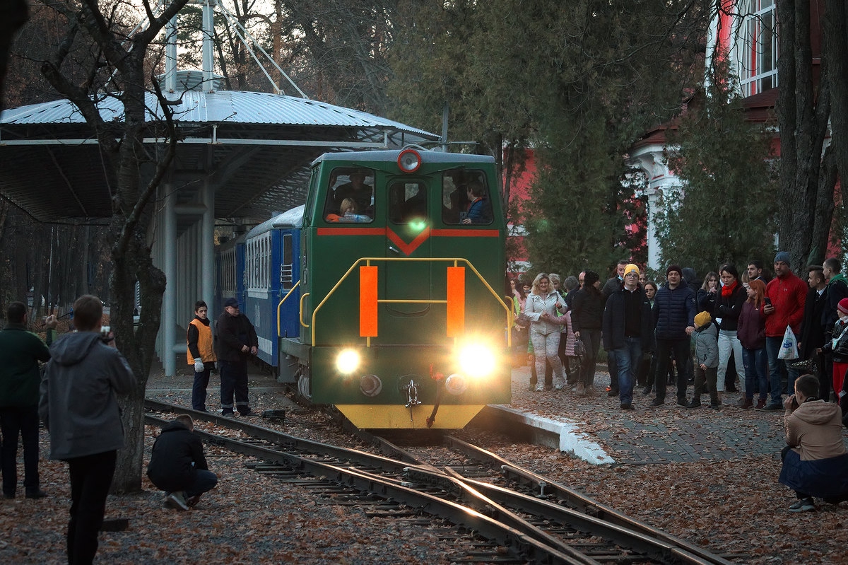 ТУ7А-3198 с поездом 'Украина' из вагонов Pafawag вернулся из последнего в 81 сезоне рейса на станцию Парк