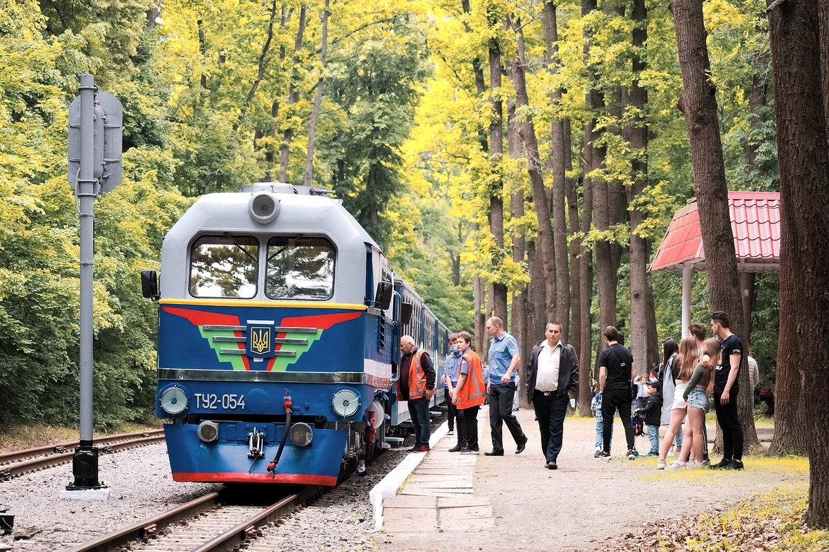 ТУ2-054 с поездом 'Украина' на станции Лесопарк