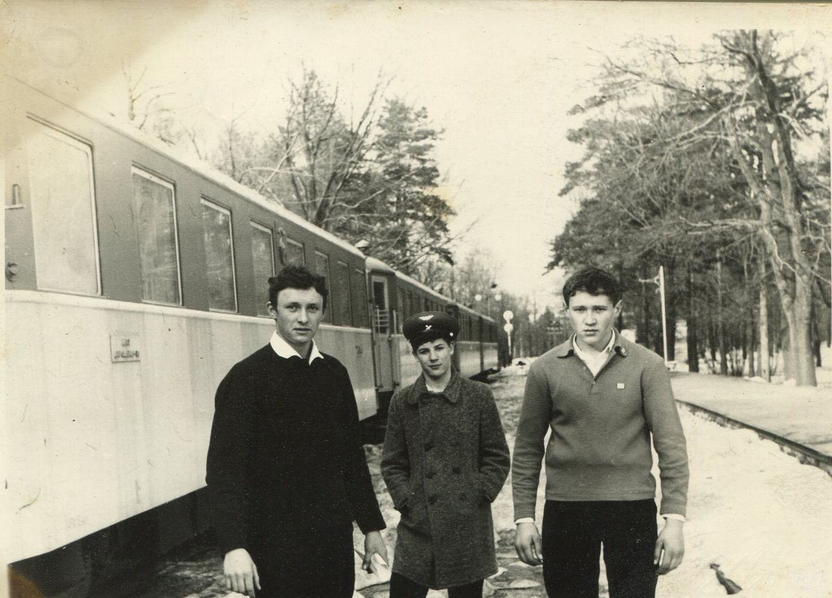 Юный железнодорожник из Киева с юными железнодорожниками Малой Южной