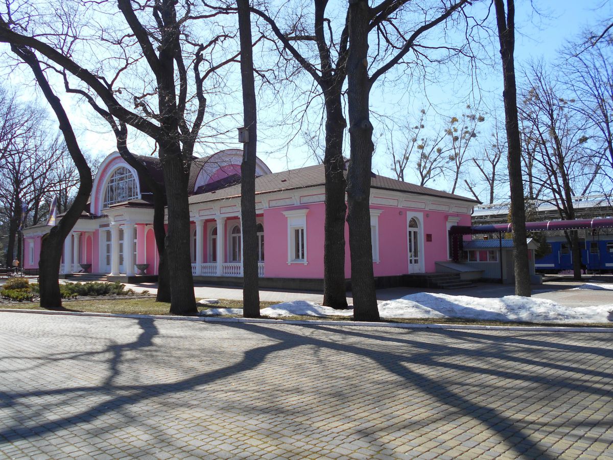 Вид на вокзал со стороны музея МЮЖД.
