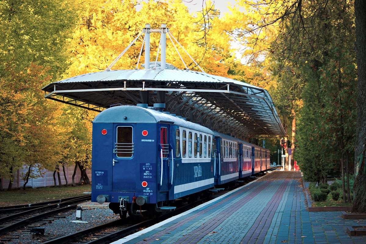 Состав 'Украина' на станции Парк