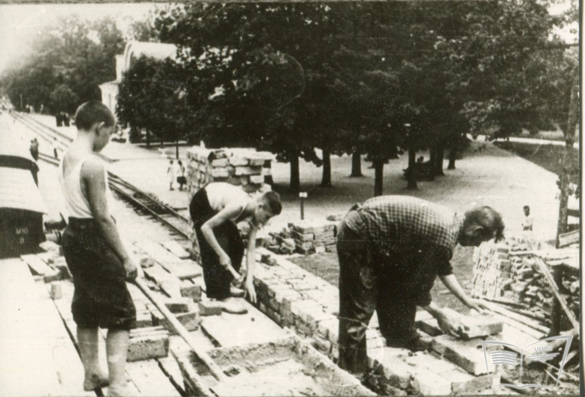 Строительство депо с участием юных железнодорожников