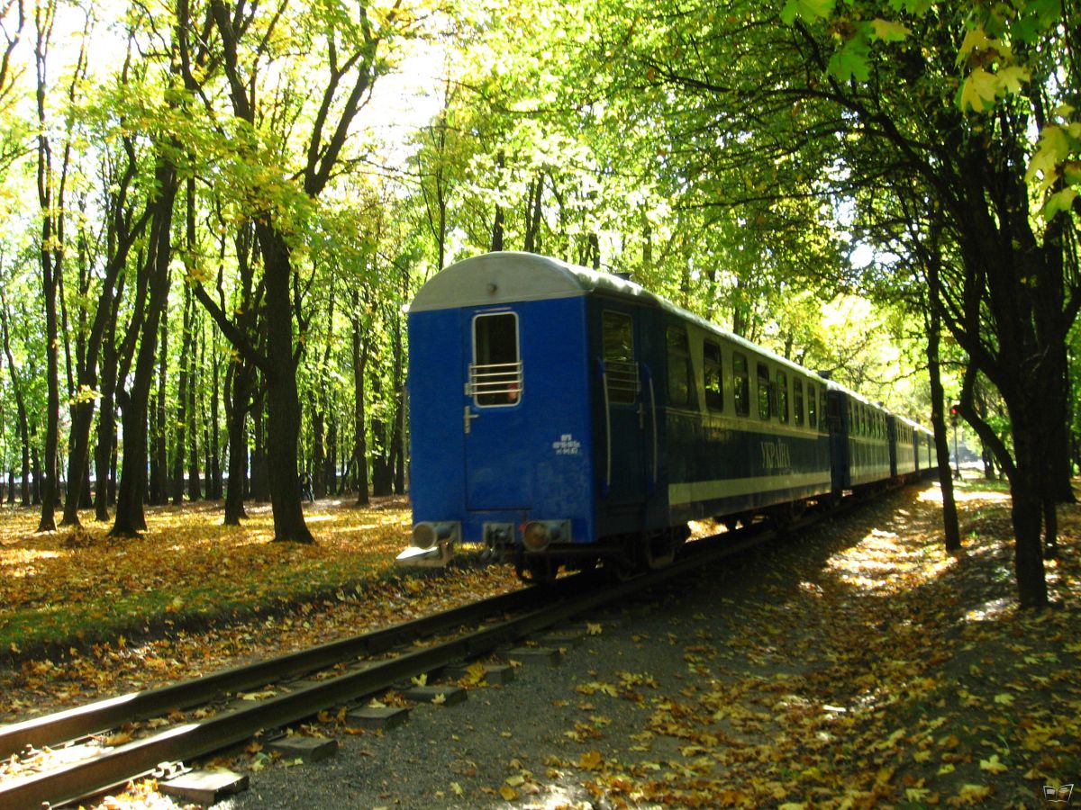 Поезд 'Украина' прибывает на ст. Парк
