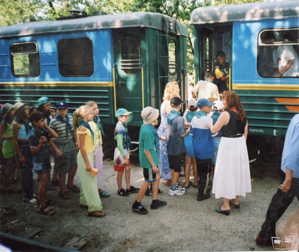 Посадка пассажиров в поезд 
