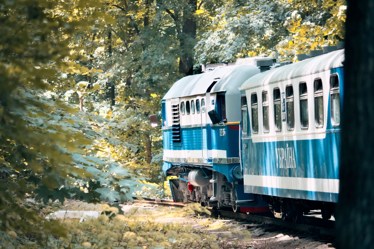 ТУ2-054 с поездом 'Украина' из вагонов Pafawag следует в нечётную сторону на третьем километре