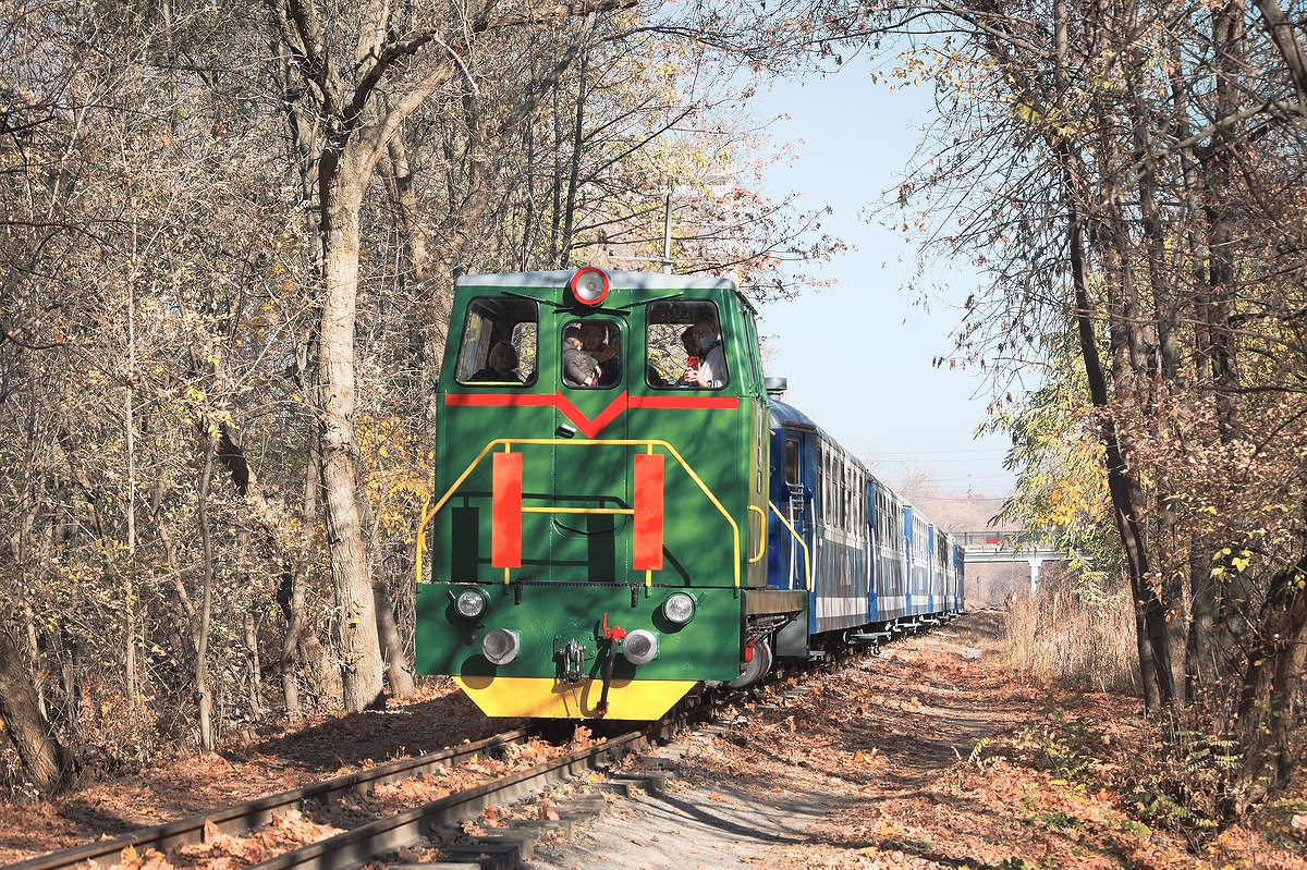 ТУ7А-3198 с поездом 'Украина' из вагонов Pafawag на приближении к станции Парк