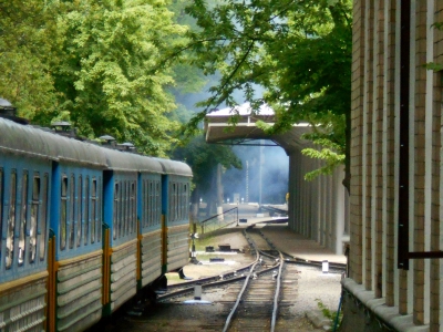 Вид на отправляющийся со ст. Парк поезд из тупика