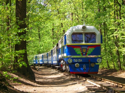 ТУ2-054 с поездом 'Украина' прибывает на станцию Лесопарк.