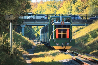 ТУ7А-3198 с поездом 'Украина' из вагонов Pafawag следует в чётную сторону на первом километре