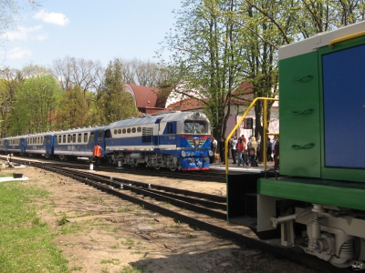ТУ2-054 с составом 'Украина' прибывает на ст. Парк