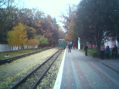ТУ7А-3198 с поездом 'Украина' прибывает на станцию Парк.