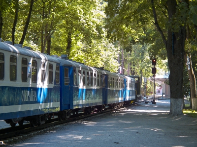 Поезд 'Украина' прибывает на станцию Парк