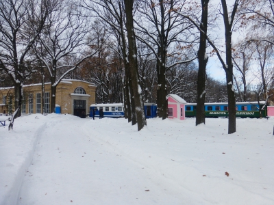 Вагон состава 'Украина' возле депо на ст. Парк