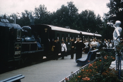 ЛК159-02 с поездом на ст. Парк