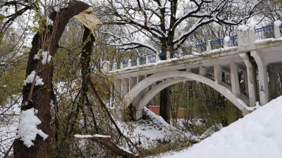 Белый мост в снегу (аномальный снег в апреле 2017 г.)