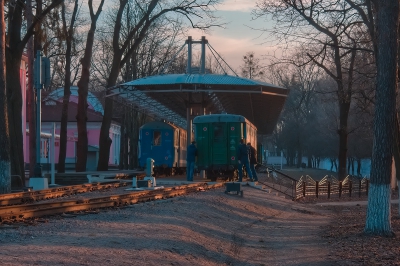 Перестановка вагонов состава 'Юность Южной' при передаче трёх вагонов в Киев