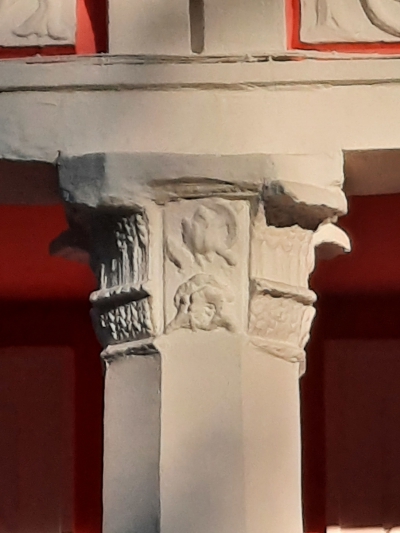 Деталь: капитель колонны вокзала ст. Парк