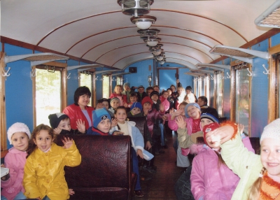 Пассажиры в вагоне №3 состава 'Украина'