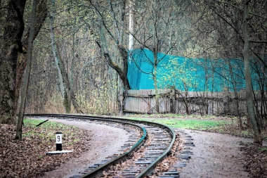 Кривая на втором километре Малой Южной железной дороги, вид в нечётную сторону