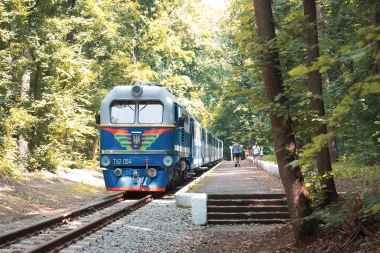 ТУ2-054 с поездом 'Украина' на ост. п. Мемориал