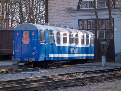 Первый вагон состава 'Украина' в ожидании ремонта
