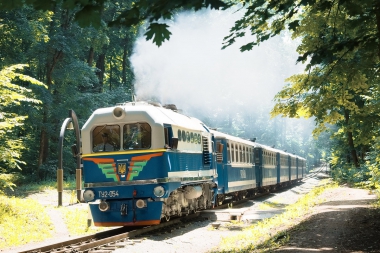 ТУ2-054 с поездом 'Украина' из вагонов Pafawag следует в чётную сторону у ост. п. Мемориал