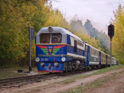 ТУ2-054 с поездом 'Украина' из вагонов Pafawag следует в нечетную сторону.