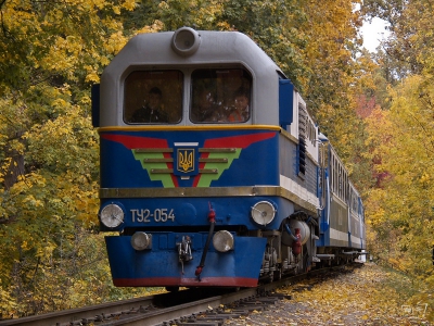 ТУ2-054 с поездом 'Украина' следует в нечетную сторону