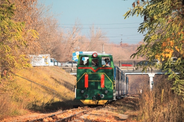ТУ7а-3198 с поездом 'Украина' из вагонов Pafawag следует в нечётную сторону на первом километре