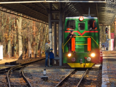ТУ7А-3198 с поездом прибывает на ст. Парк